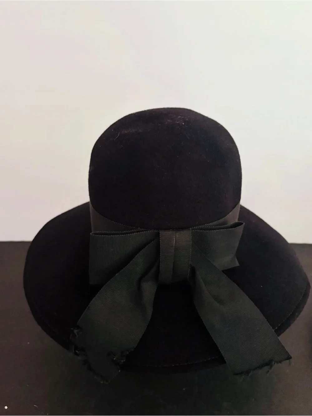 Vintage Ladies Black Felt Wide Rim Hat Grosgrain Ribbon Bow MCM Classic
